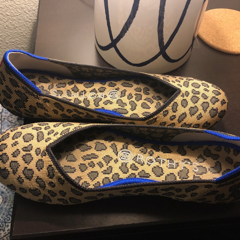 Rothys Round Toe Spotted Ballet Flats Size 8